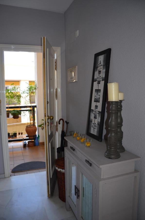 Cozy Apartment & Free Parking Sevilla Exterior foto
